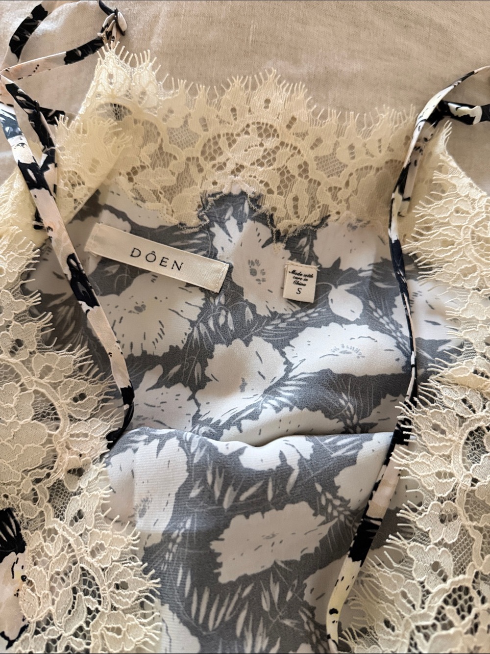 Doen Black Floral Lace Trim Camisole - Picture 3 of 3